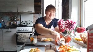 ПРОСТАЯ ЖИЗНЬ 45//  ДОМАШНИЙ ВЛОГ//  ПОГОДА ДОЖДЛИВАЯ ТОЛЬКО ПЕЧЬ ПИРОГИ//ЖИЗНЬ В НЕБОЛЬШОМ ГОРОДКЕ