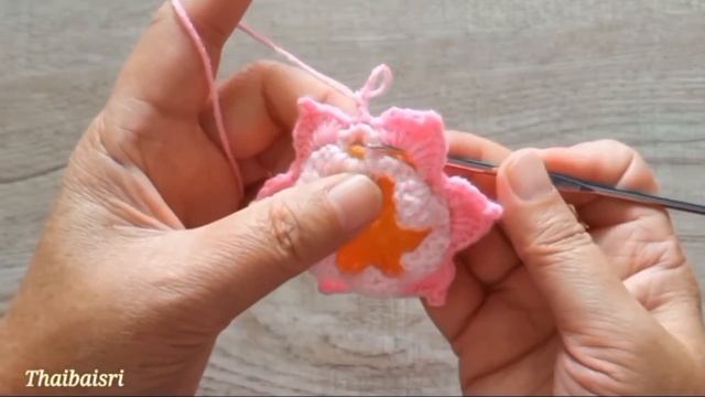 Красивый цветок лотоса крючком