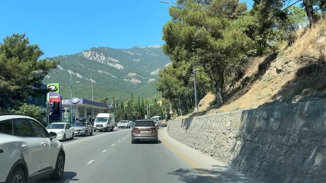 Ялта. От развилки на выезд из города, на обводную ЮБШ, до автоцентра. 18.07.25. Крым. Crimea. Yalta смотреть онлайн