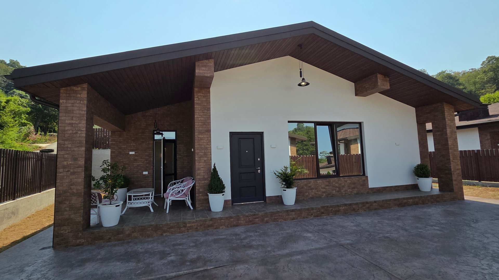 Продаётся одноэтажный дом в Сочи с ремонтом, выгодно.