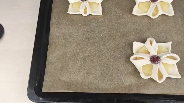 Слойки с ананасом