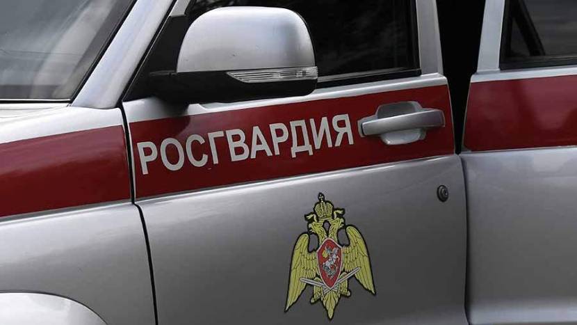Росгвардейцы задержали в Петербурге пытавшегося поджечь отделение банка