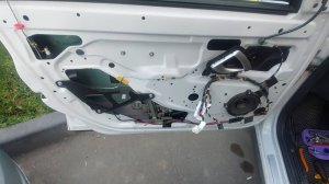 Лада Гранта Кросс Неисправность ЦЗ открывается самопроизвольно стоит на сигнализации Нашел решение