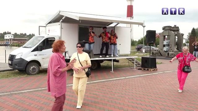 Гуляем с Разгуляем смотреть онлайн