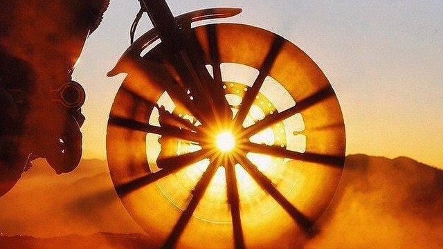 Музыка играла нон-стоп... смотреть онлайн