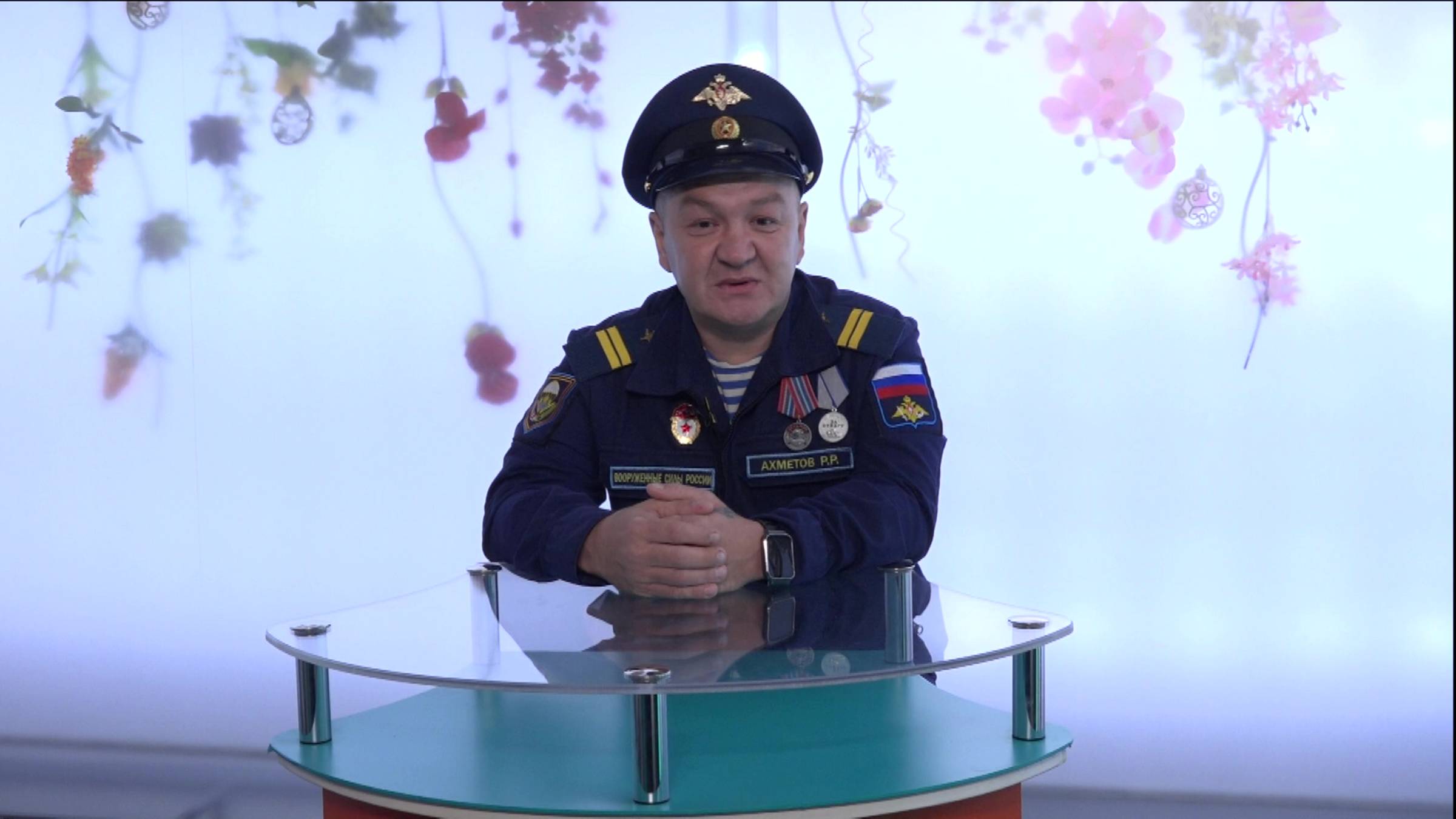 Боец с позывным «Татарин» отправился в зону спецоперации добровольцем смотреть онлайн