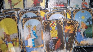 ТАРО РАСКЛАД\ КОГО ЖИЗНЬ "ПРИДАВИЛА" ?!