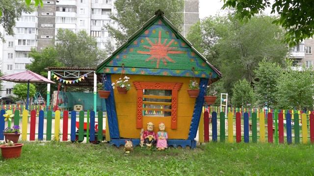 Цветочная феерия в Абакане:свои творения на оценку комиссии представляет детский сад 