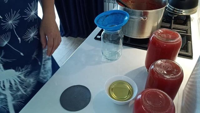 Сделала томатный сок// От души наелась блинов с творогом// смотреть онлайн