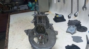 Как установить распредвал и отрегулировать зазор клапанов 4Т двигателя триммера.