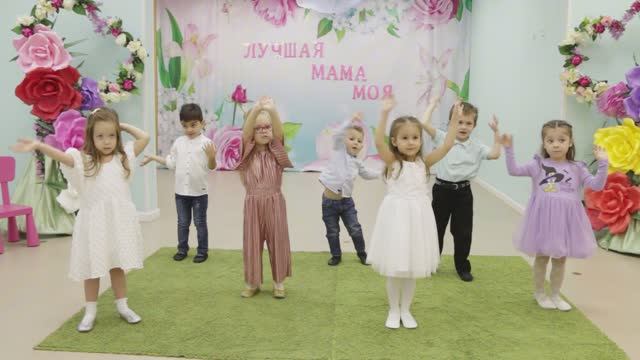 🎭 Песня про маму: Выступление детского сада | Детские таланты ❤️ смотреть онлайн