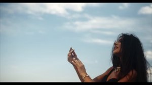 REEA - Mon Amour (Official Video) (2160p_25fps_AV1-128kbit_AAC)