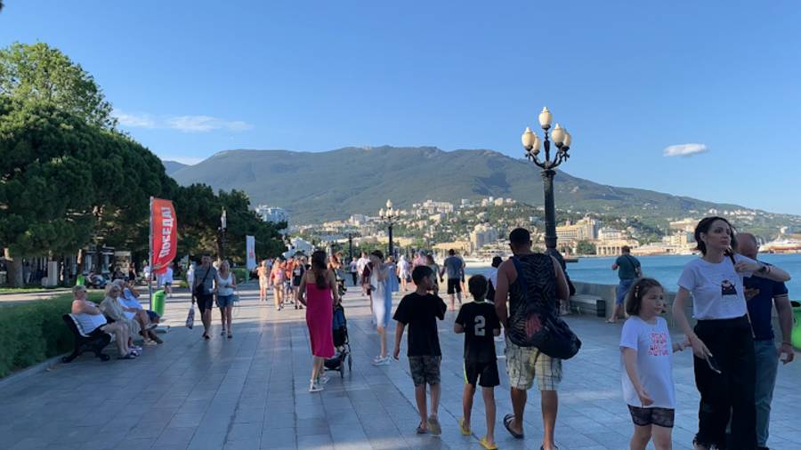 По Крыму пешком по Гурзуфу и Ялте от Ливадийского дворца до морвокзала Ялты смотреть онлайн