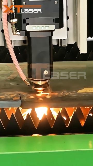 XTLASER-Кислородная резка углеродистой стали толщиной 20 мм, 30 кВт, G2060P смотреть онлайн