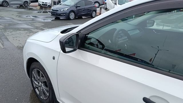 Skoda Rapid 1.6 MT (90 л.с.) 2016 смотреть онлайн