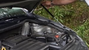 Установка газовых упоров капота на Polo