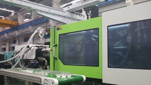 Термопластавтомат YIZUMI серии A5 за работой смотреть онлайн