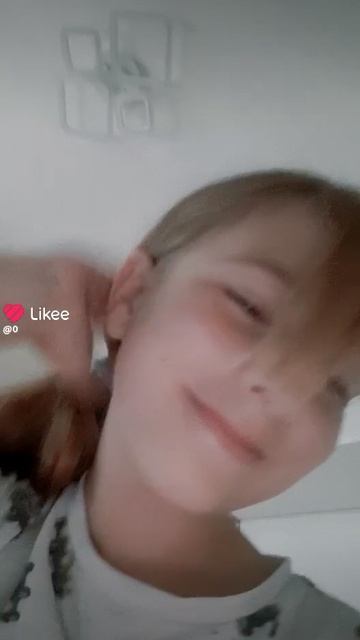 ВОТ ЯЯ КАК ДУМАЕТЕ СКОЛЬКО МНЕ ЛЕТ ????