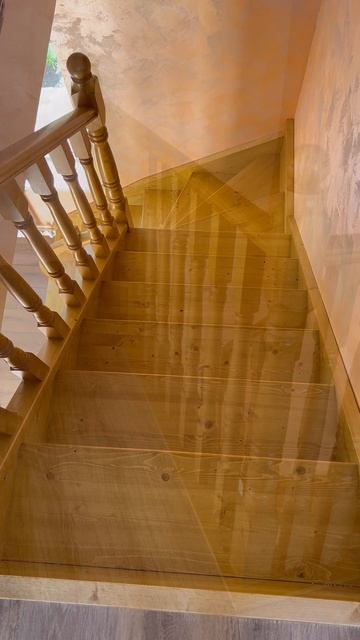 Лестница с изогнутым элементом