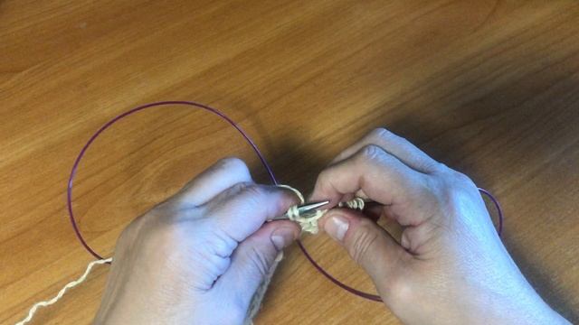 Двусторонний узор спицами один ряд."Крупная изнанка" смотреть онлайн