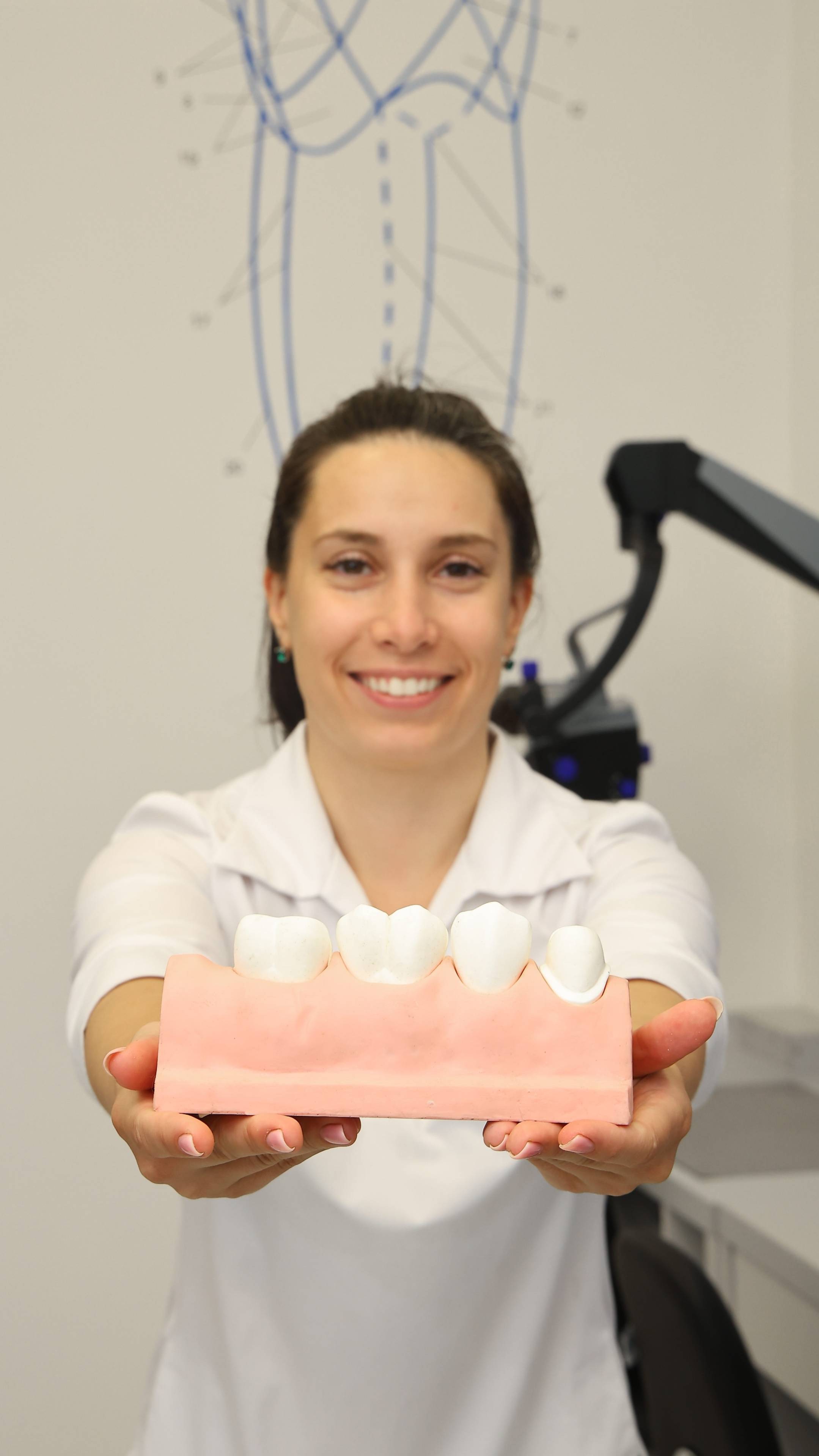 Профессиональное отбеливание перед процедурой реставрации
Делать или нет? смотреть онлайн