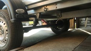 Парковка прицепа МЗСА с лодкой в гараж при помощи лебедки.