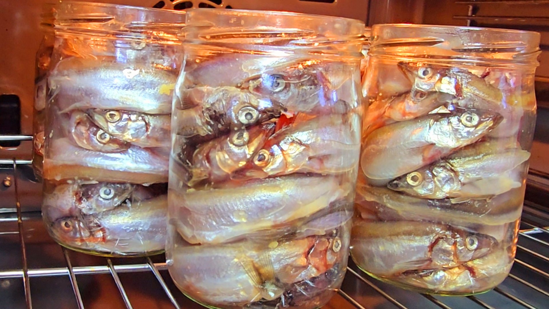 Свекровь научила, теперь кто пробует просит рецепт! Консервированная рыба с овощами на зиму! смотреть онлайн