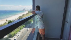 Radisson Red Danang  — городской отель в центре Дананга с видом на море и пляжем через дорогу