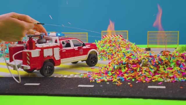 Как тушат пожар? Пожарная машина приехала на помощь! Видео для малышей смотреть онлайн
