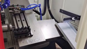 Автоматическая подача заготовок на токарном станке с ЧПУ MCMI GX-36