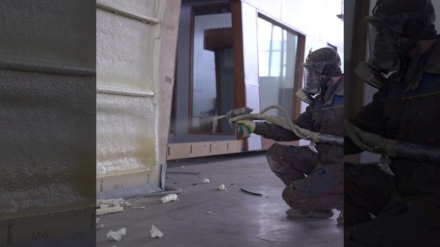 Напыление модульного дома пенополиуретаном на заводе