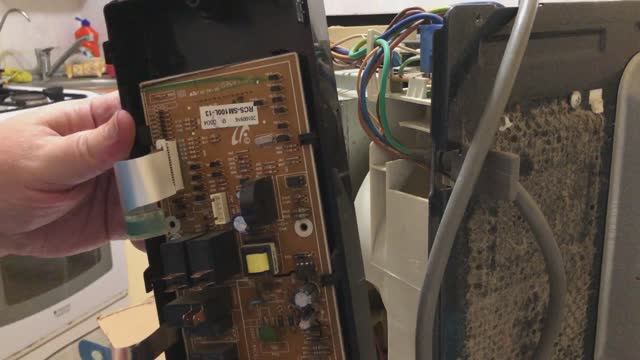 Ошибка SE - Ремонт сенсорной панели микроволновки Samsung смотреть онлайн