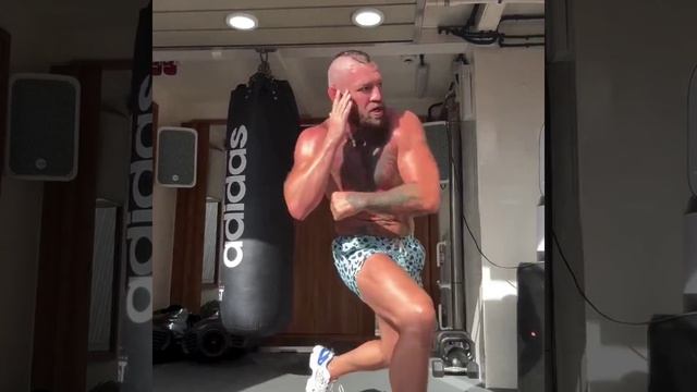 Конор, тренируется, может вернется смотреть онлайн