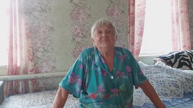 Олеся Андреевна делится урожаем. смотреть онлайн