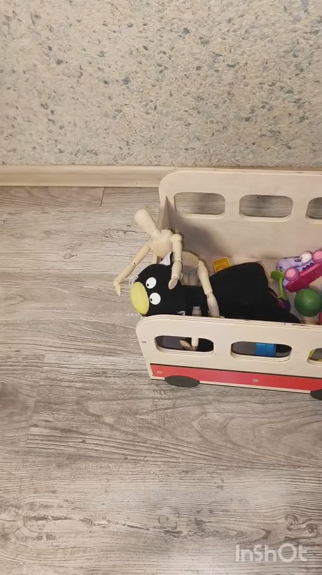 Ящик-автобус на колёсах: порядок и игра в одном! Обзор для мам