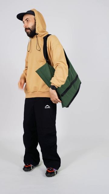 Не выбирай между городом и природой.
Новая коллекция для тех, кто живёт на границе двух миров.