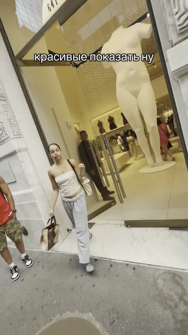 Решила сделать п… как у КИМ Кардашьян - в итоге получился ужас #америка #юмор #инессаизамерики смотреть онлайн