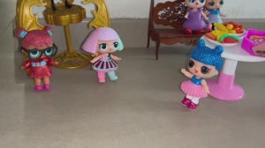 Игры с куклами ЛОЛ. У лучшей подружки день рождение. Мира хочет стать блогером