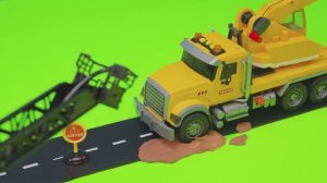 Горит мусоровоз! А рядом экскаватор строит новую дорогу 🚒🚜