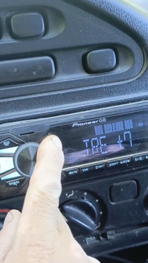 Регулятор громкости на автомагнитоле не работает. Один из способов ремонта. Попробуйте!