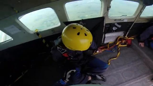 Netheravon Jump Video - First static line jump - group 1 - 1 смотреть онлайн