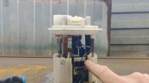 замена датчика уровня топлива нива шеврале