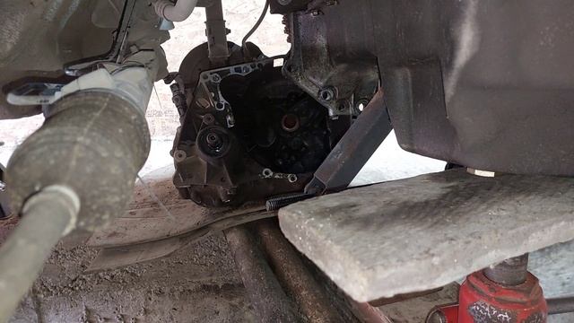 Замена заднего сальника коленвала, а также комплекта сцепления на Рено логан 1.4. смотреть онлайн