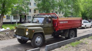 Самосвал САЗ-3507 на шасси ГАЗ 53-14 / An old Soviet GAZ-53 truck with a V8 petrol engine.