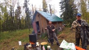 Быт в тайге. Наводим порядок у лесной избы. Готовим лодки к сплаву. #2