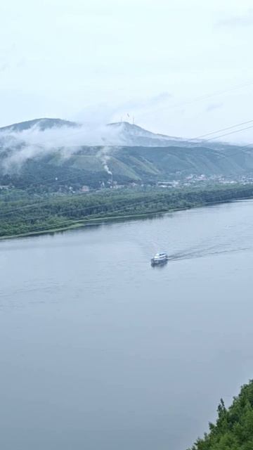Енисей , смотрим как плывёт корабль по великой сибирской реке