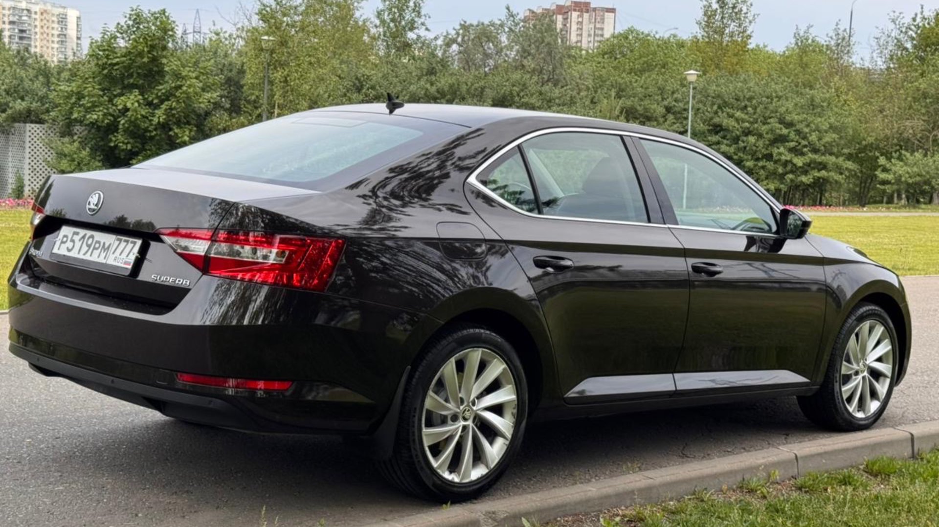 Шкода Суперб 2015г 1,8 коричневая смотреть онлайн