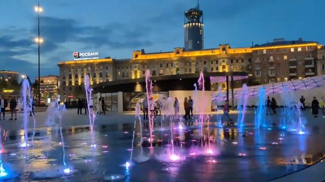 Фонтанная площадь! Цветомузыкальный фонтан на Павелецкой (№ 2)