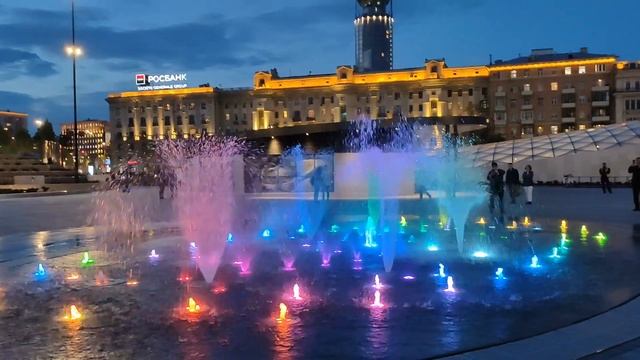 Фонтанная площадь! Цветомузыкальный фонтан на Павелецкой. (№ 3: Венгерский танец)