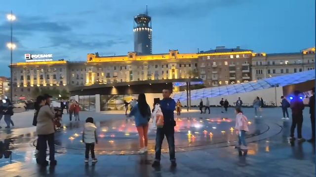 Фонтанная площадь! Цветомузыкальный фонтан на Павелецкой. (№ 1: Чайковский)